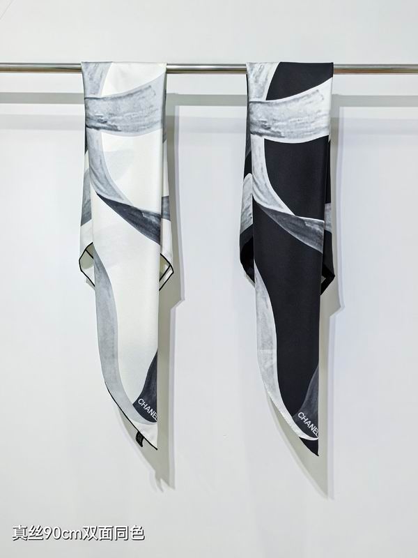 Chanel silk scarf hm32